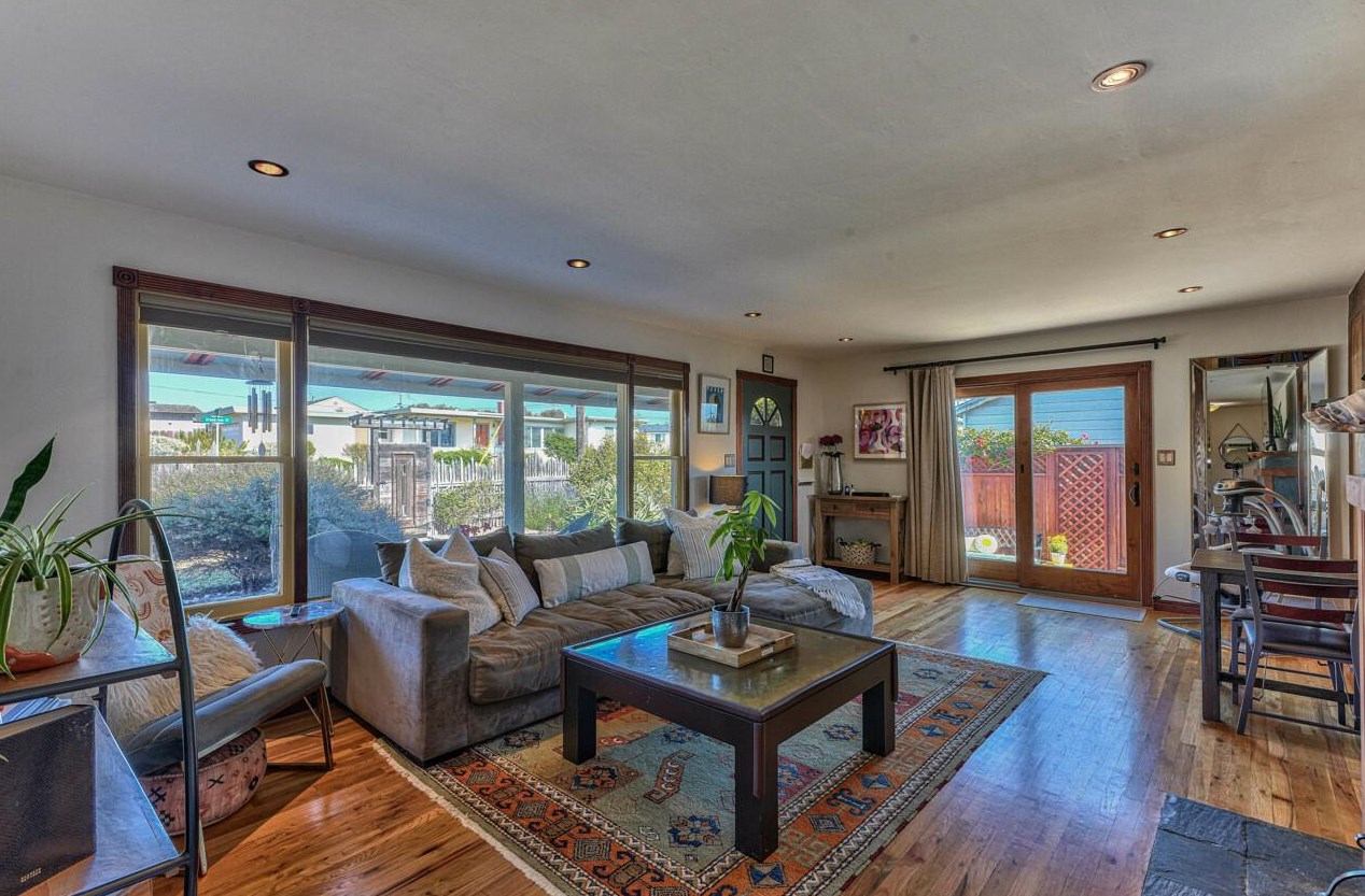 2065 Grandview St, Seaside CA  93955-3204 exterior