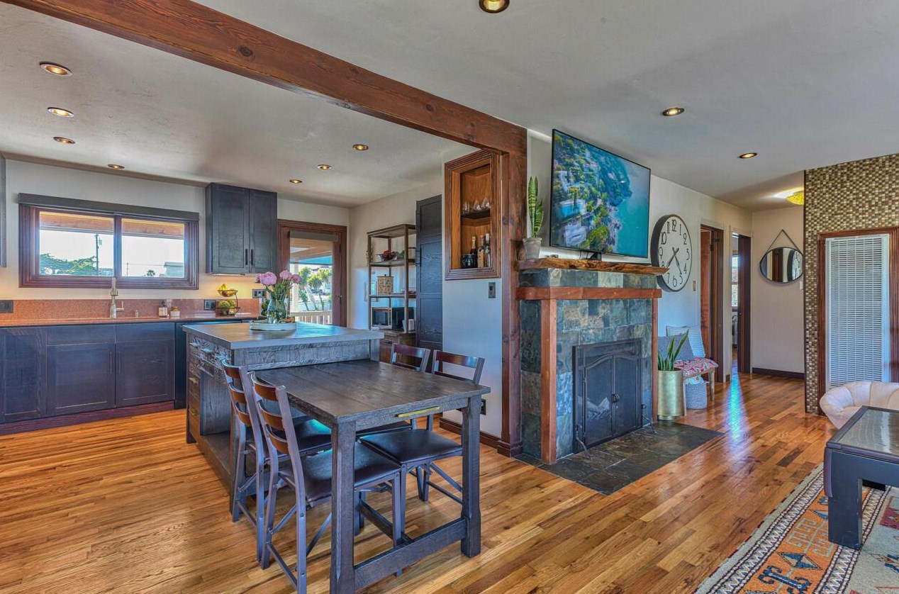 2065 Grandview St, Seaside CA  93955-3204 exterior