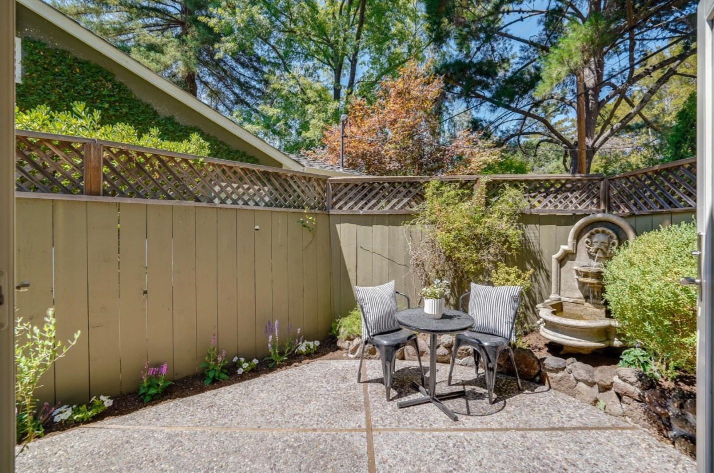 1990 Sharon Rd, Menlo Park CA  94025-6270 exterior
