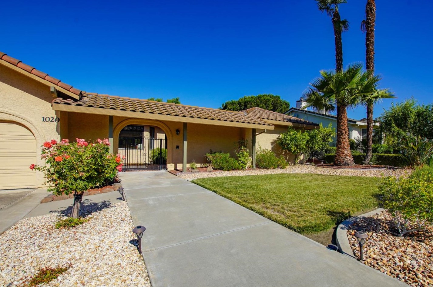 1020 Lanini Dr, Hollister, CA 95023