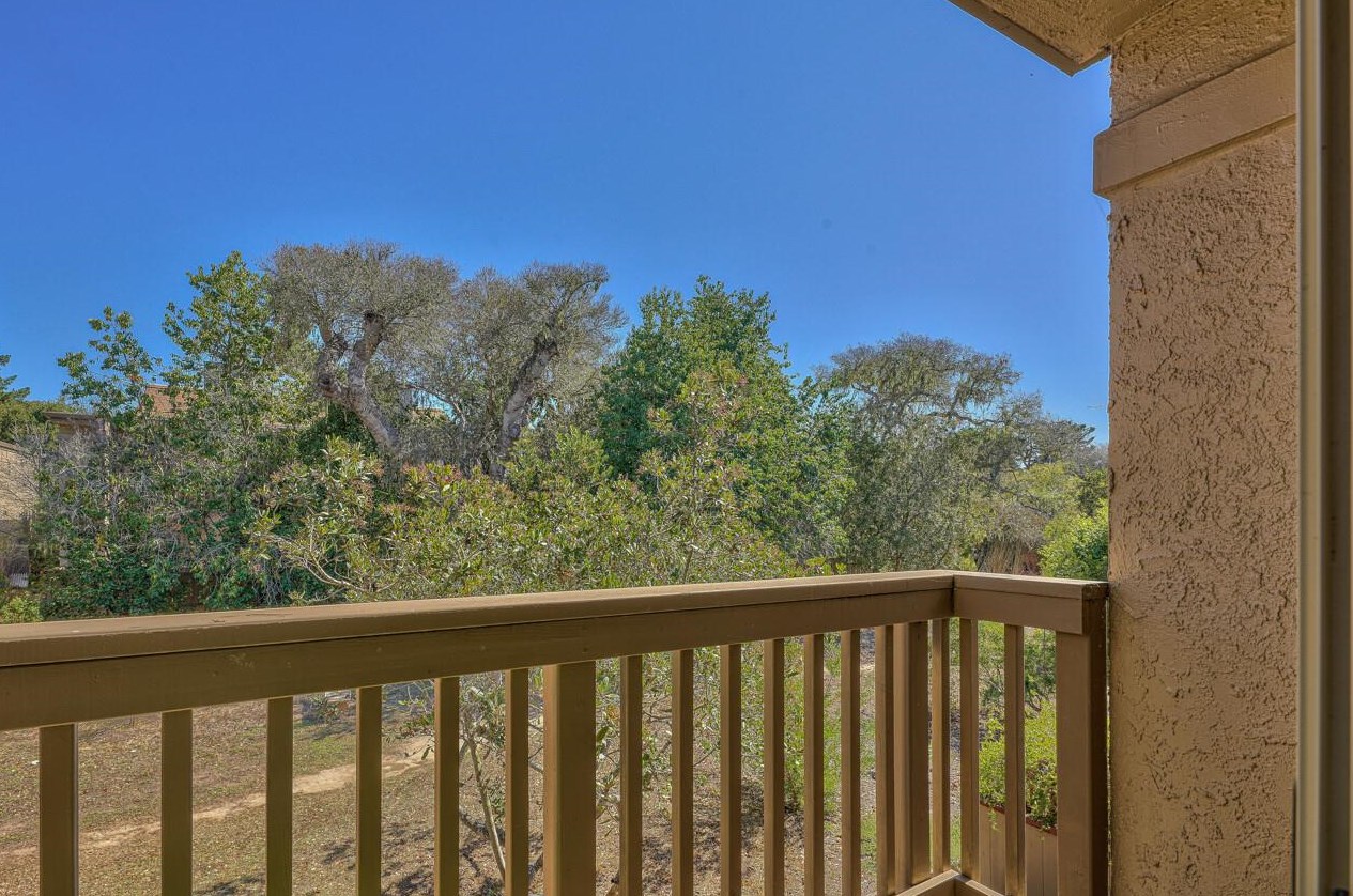 88 Montsalas Dr, Monterey CA  93940-5284 exterior