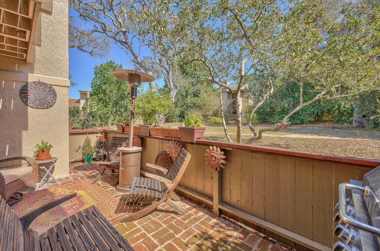 88 Montsalas Dr, Monterey CA  93940-5284 exterior