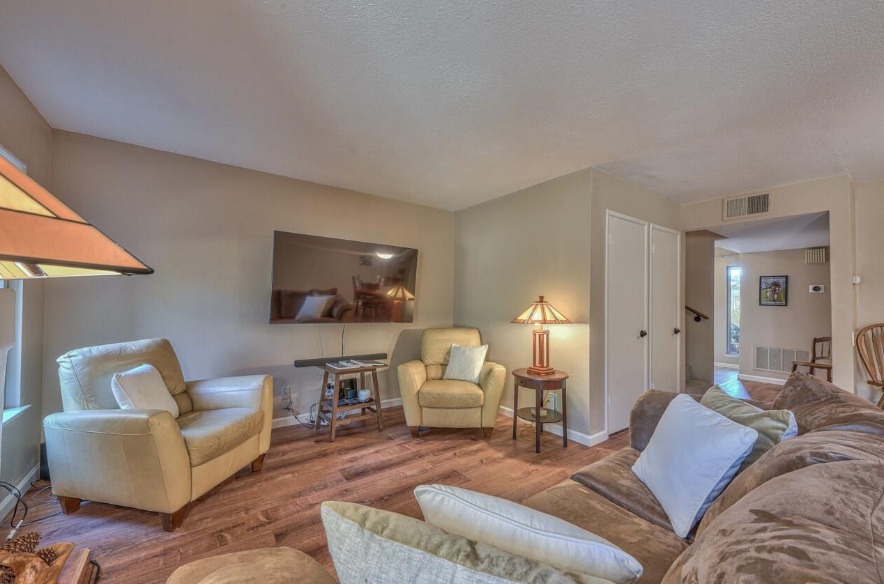 88 Montsalas Dr, Monterey CA  93940-5284 exterior