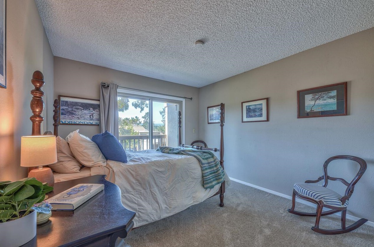 88 Montsalas Dr, Monterey CA  93940-5284 exterior