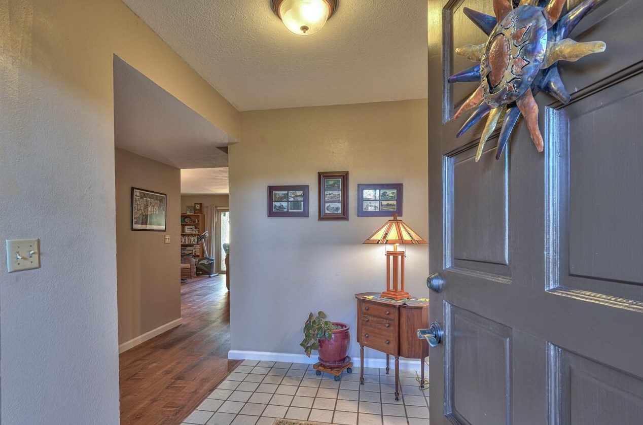 88 Montsalas Dr, Monterey CA  93940-5284 exterior