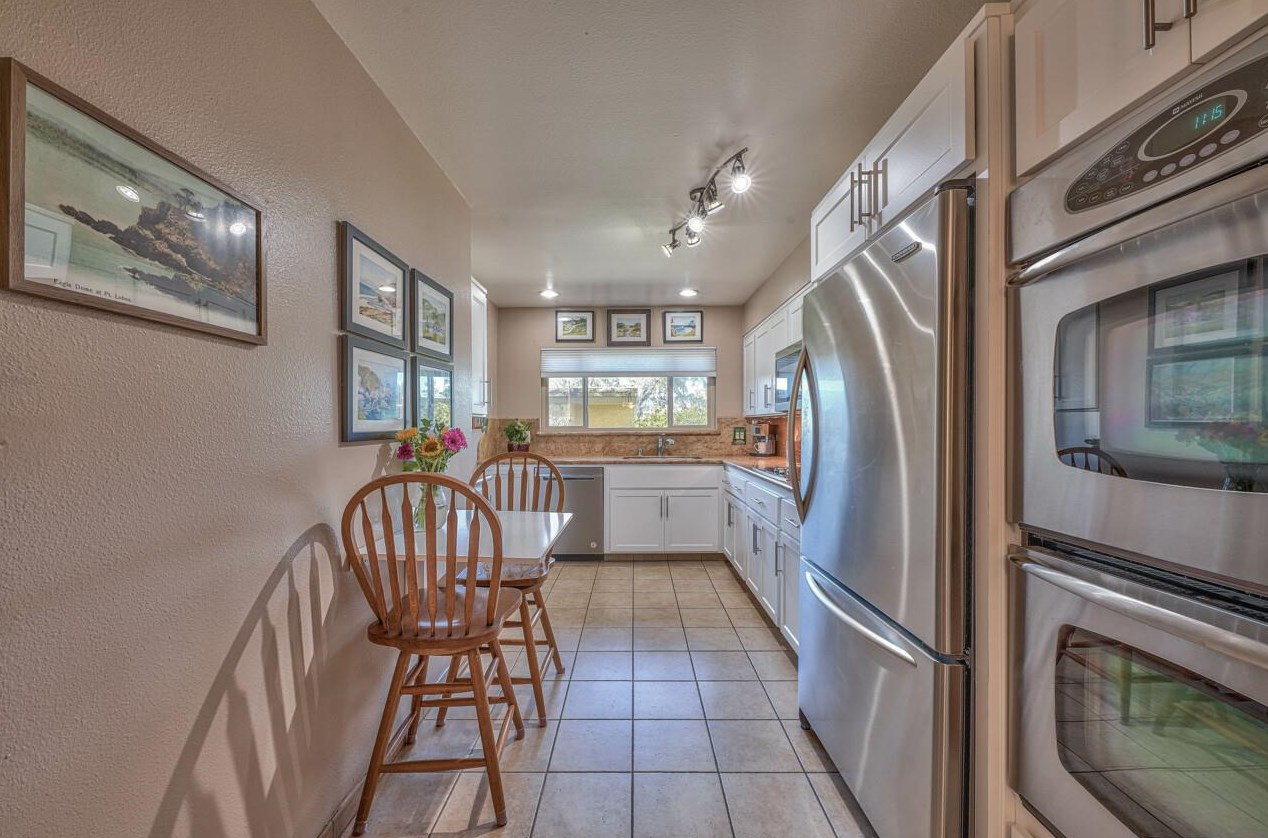 88 Montsalas Dr, Monterey CA  93940-5284 exterior