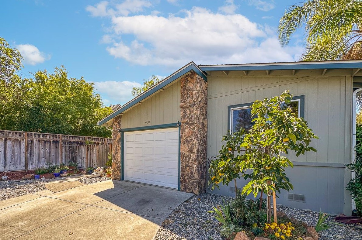 450 Chateau La Salle Dr, San Jose CA  95111-3037 exterior
