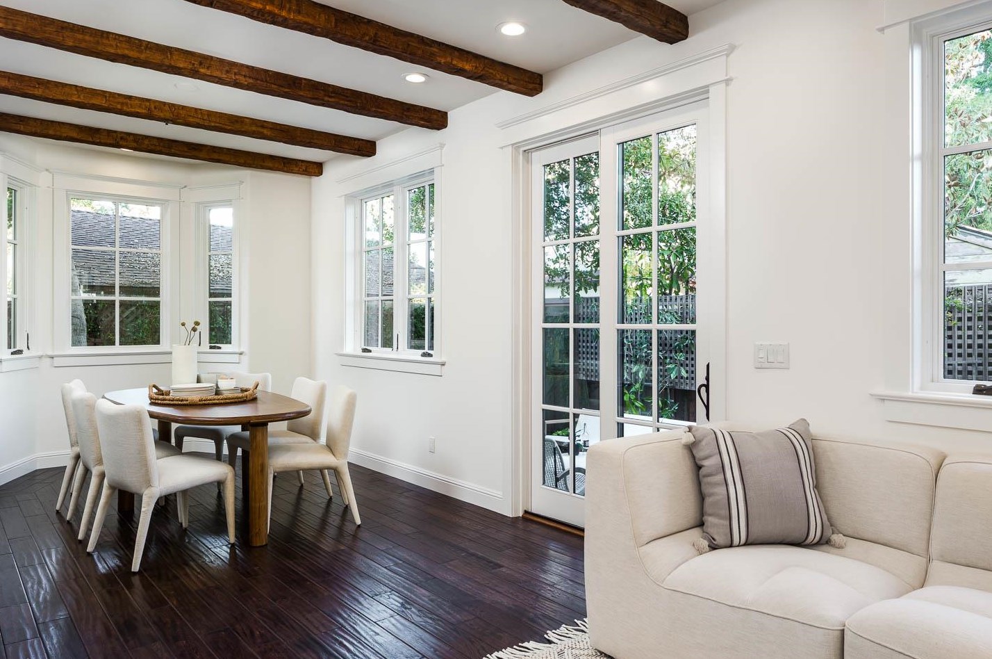 1009 Santa Cruz Ave, Menlo Park CA 94025-5656 exterior