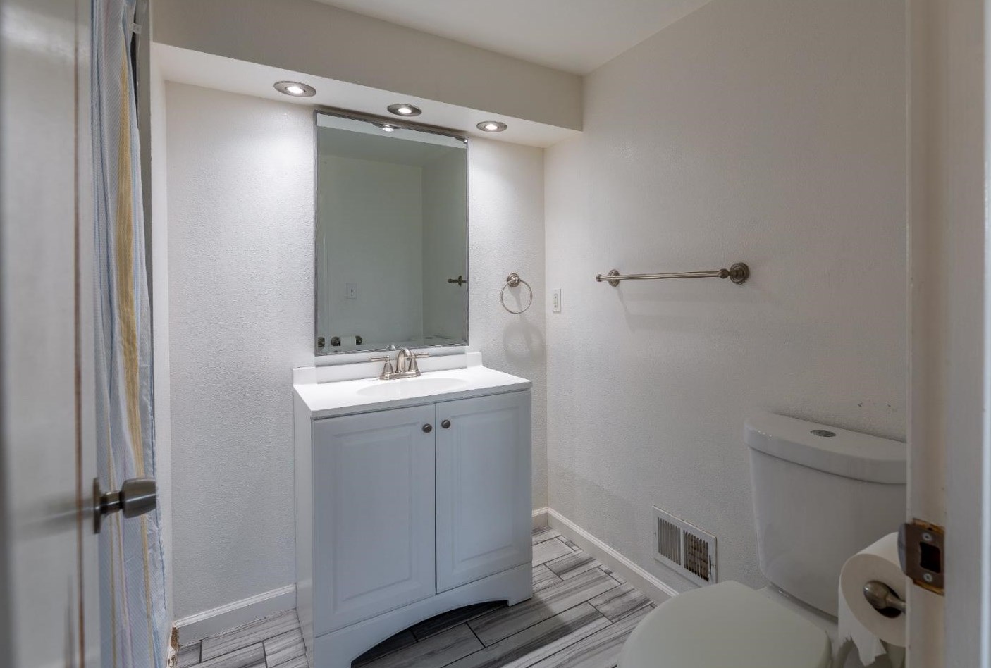 1666 Cambrian Dr, Salinas CA 93906-2207 exterior