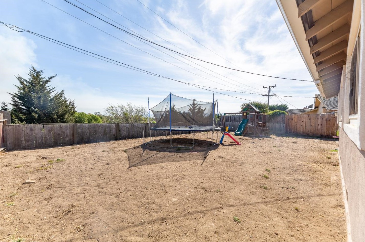 1666 Cambrian Dr, Salinas CA 93906-2207 exterior