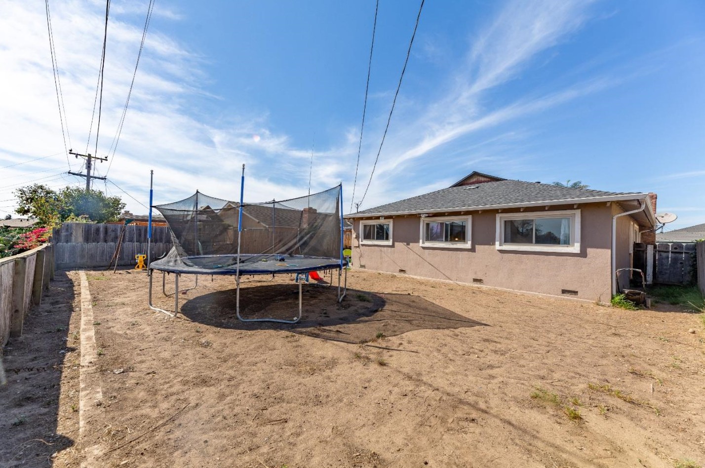 1666 Cambrian Dr, Salinas CA 93906-2207 exterior