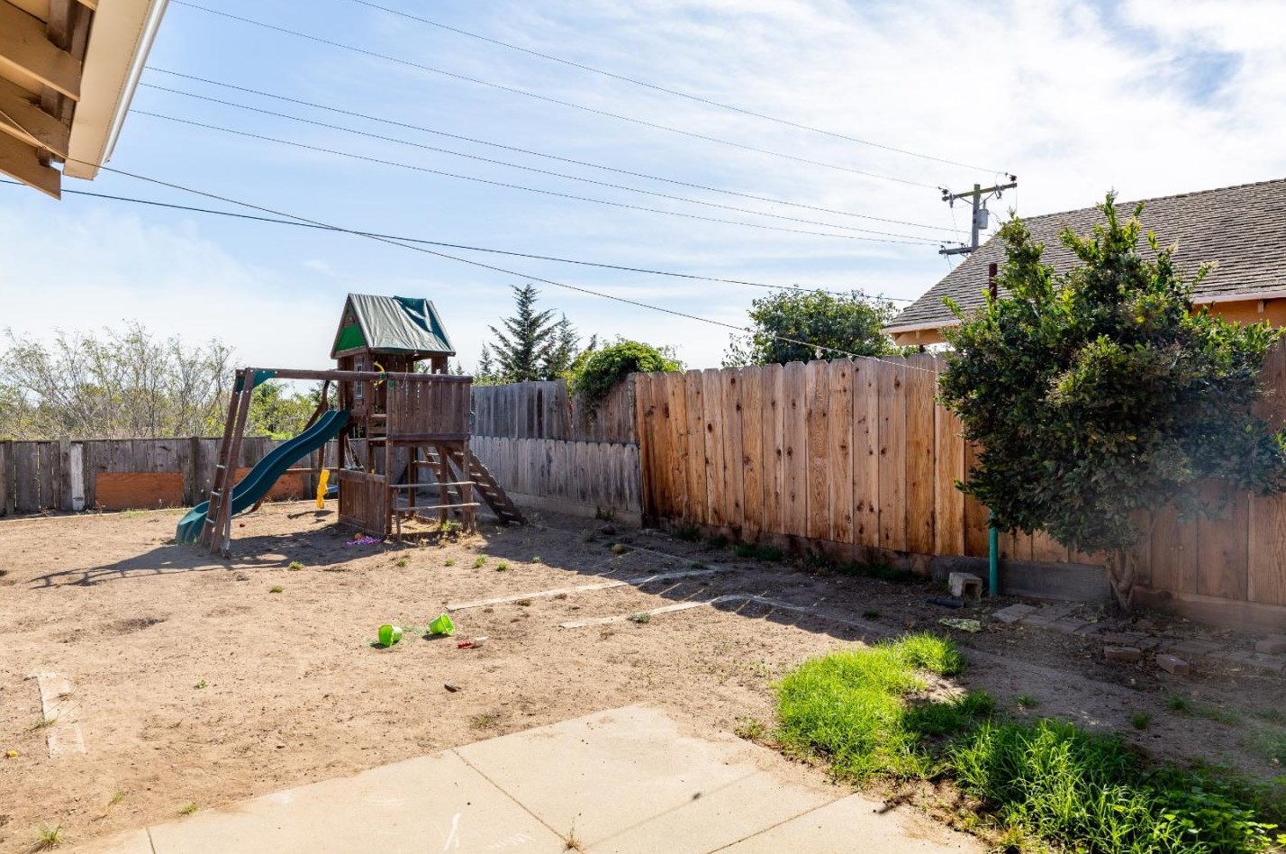 1666 Cambrian Dr, Salinas CA 93906-2207 exterior