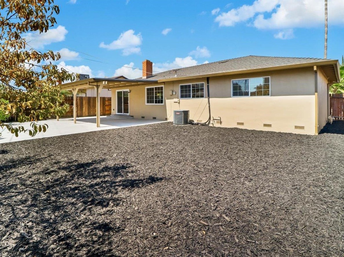 1610 Glidden Ave, Sacramento CA  95822-5152 exterior
