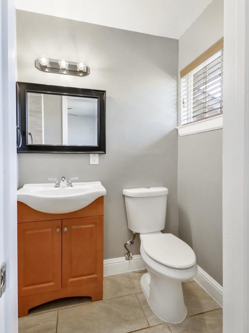 1610 Glidden Ave, Sacramento CA  95822-5152 exterior