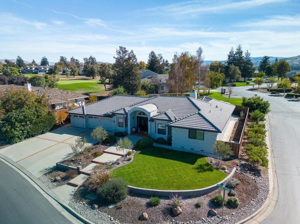 640 Ridgemark Dr, Hollister CA  95023-6457 exterior