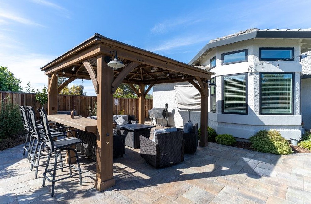 640 Ridgemark Dr, Hollister CA  95023-6457 exterior