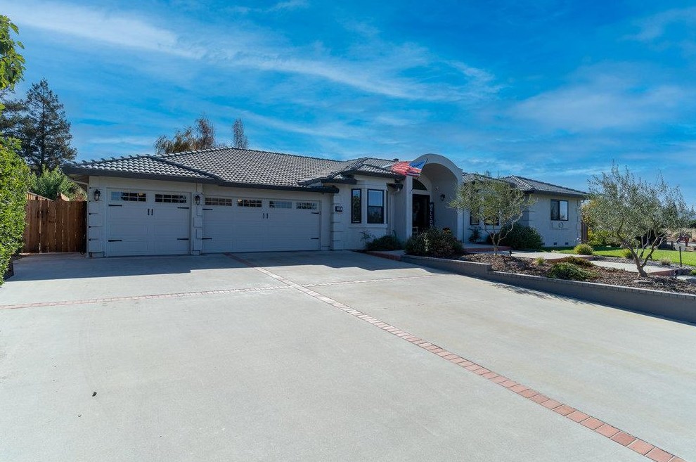 640 Ridgemark Dr, Hollister CA  95023-6457 exterior