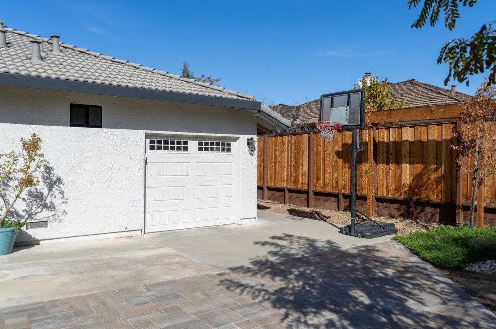 640 Ridgemark Dr, Hollister CA  95023-6457 exterior