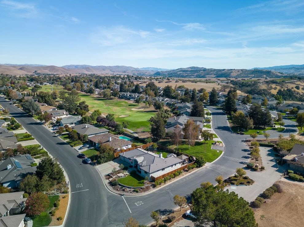 640 Ridgemark Dr, Hollister CA  95023-6457 exterior