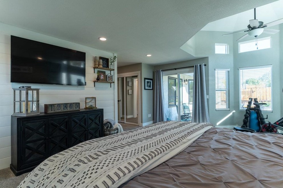 640 Ridgemark Dr, Hollister CA  95023-6457 exterior