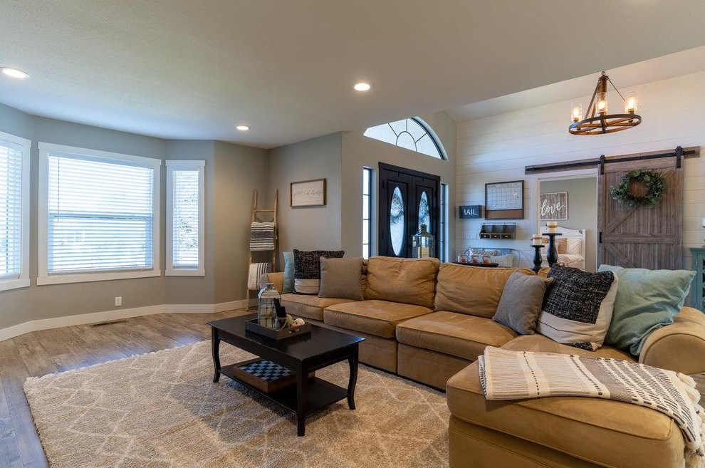 640 Ridgemark Dr, Hollister CA  95023-6457 exterior