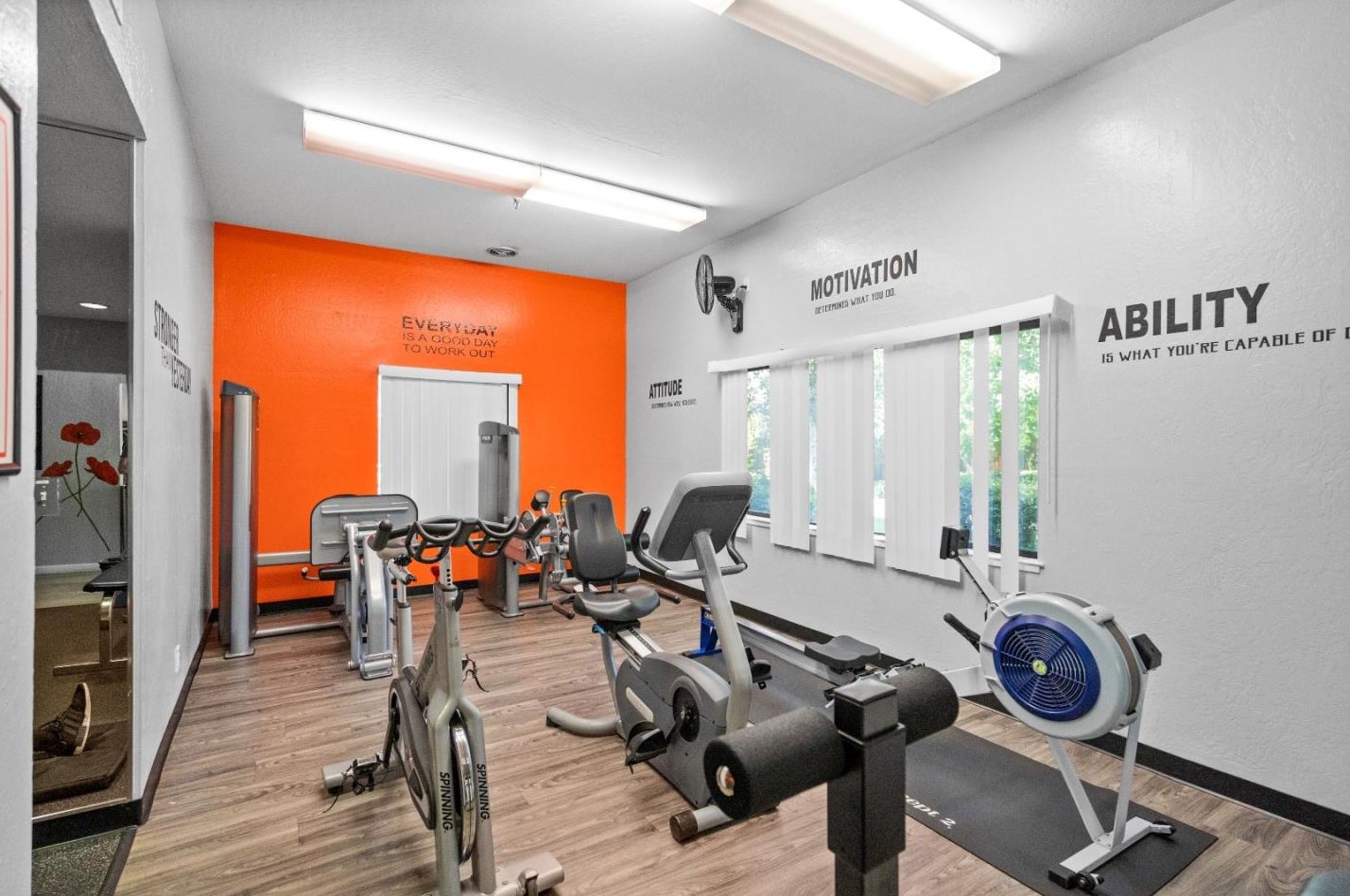 20185 Northglen Sq, Cupertino CA  95014-0567 exterior