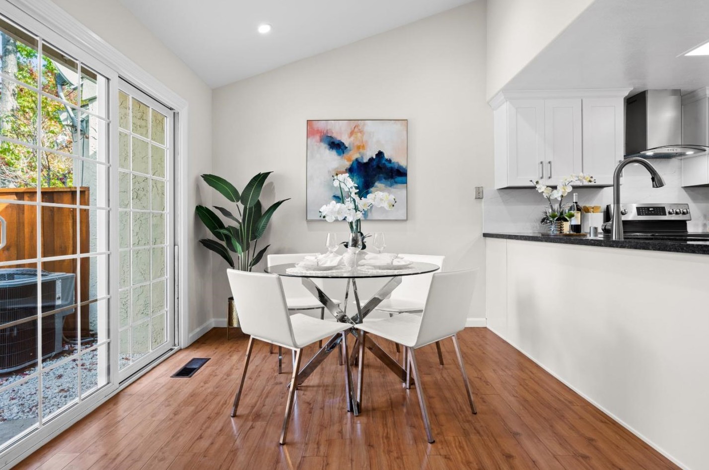 20185 Northglen Sq, Cupertino CA  95014-0567 exterior