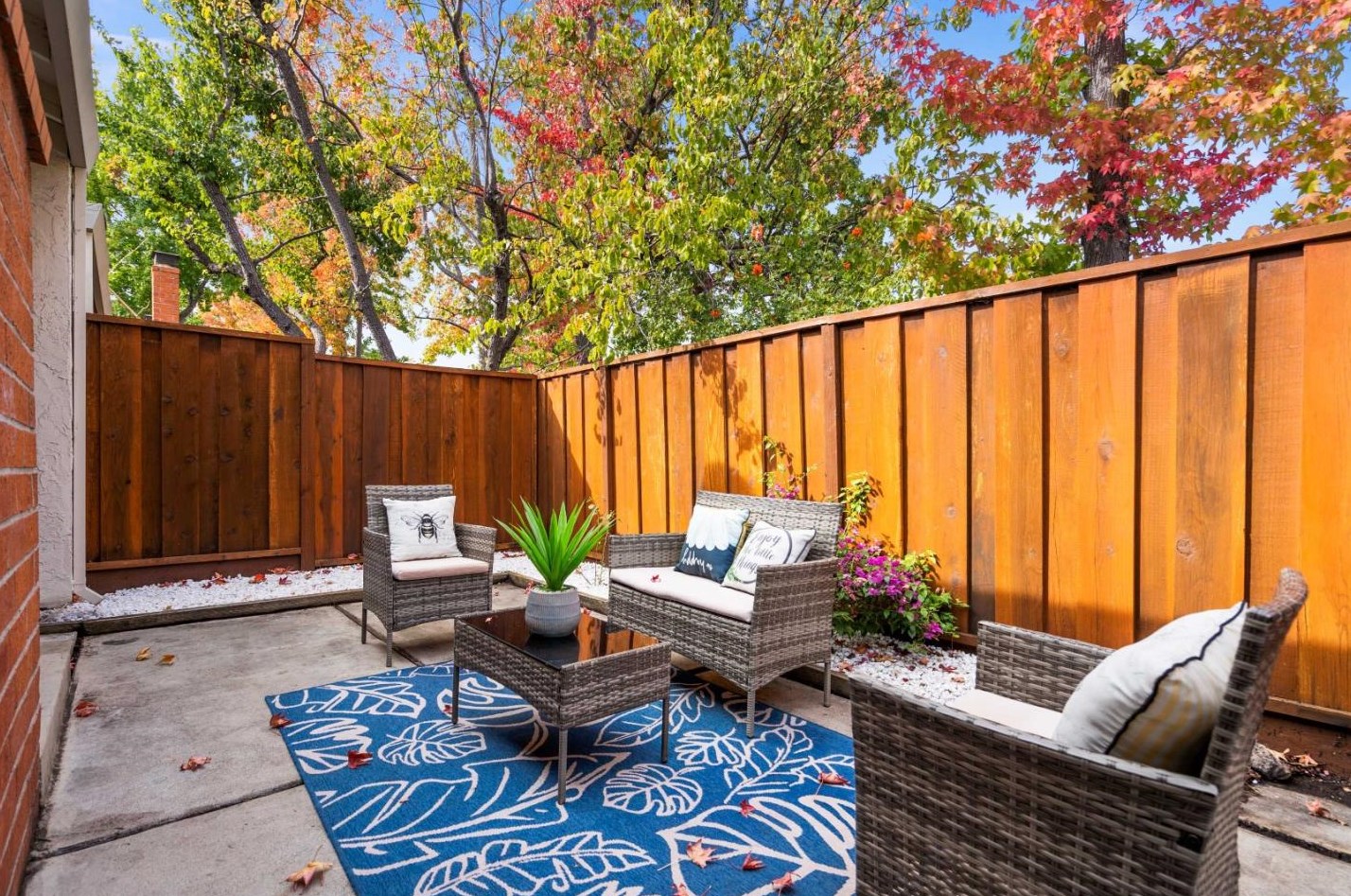 20185 Northglen Sq, Cupertino CA  95014-0567 exterior