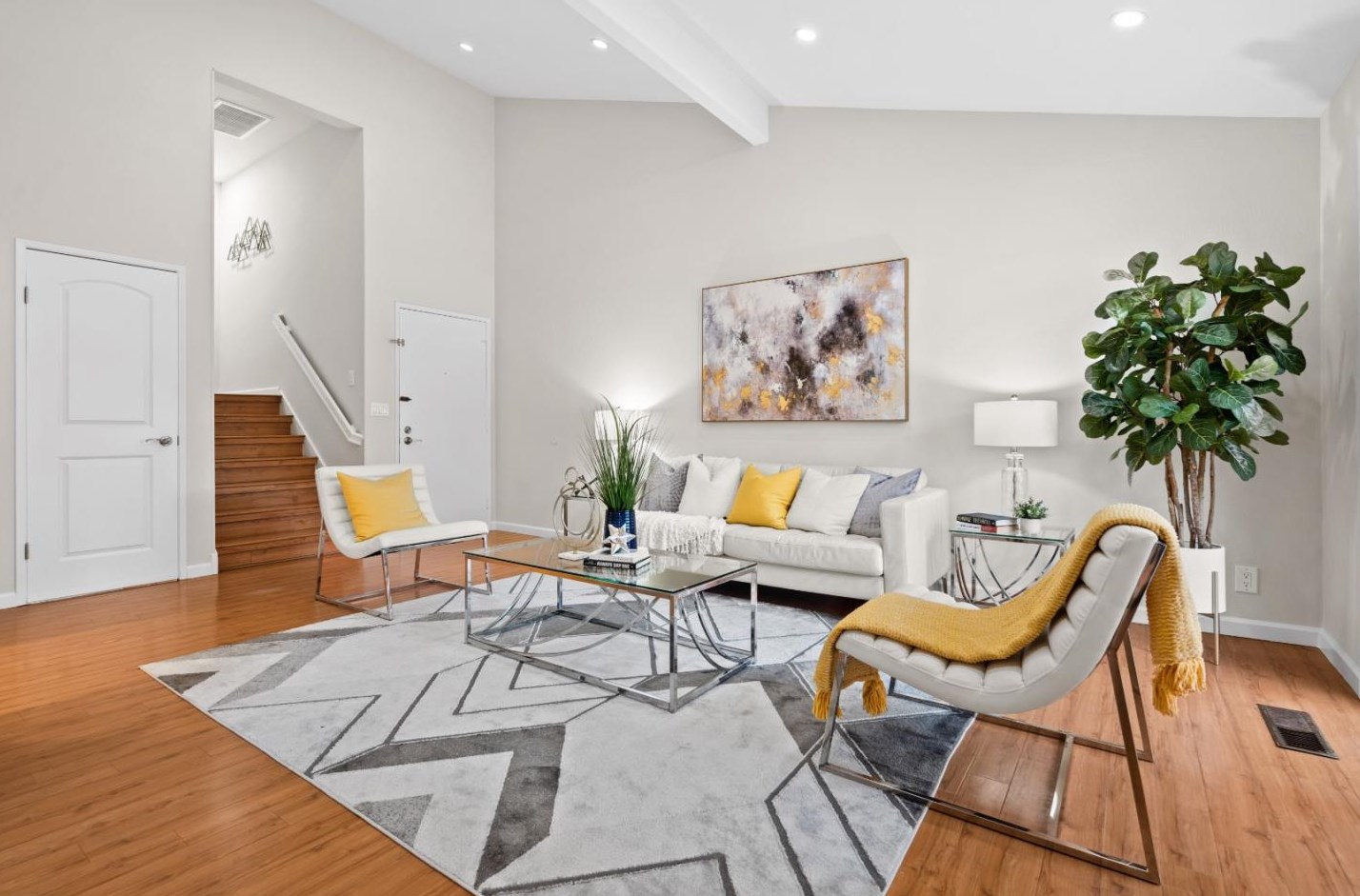 20185 Northglen Sq, Cupertino CA  95014-0567 exterior