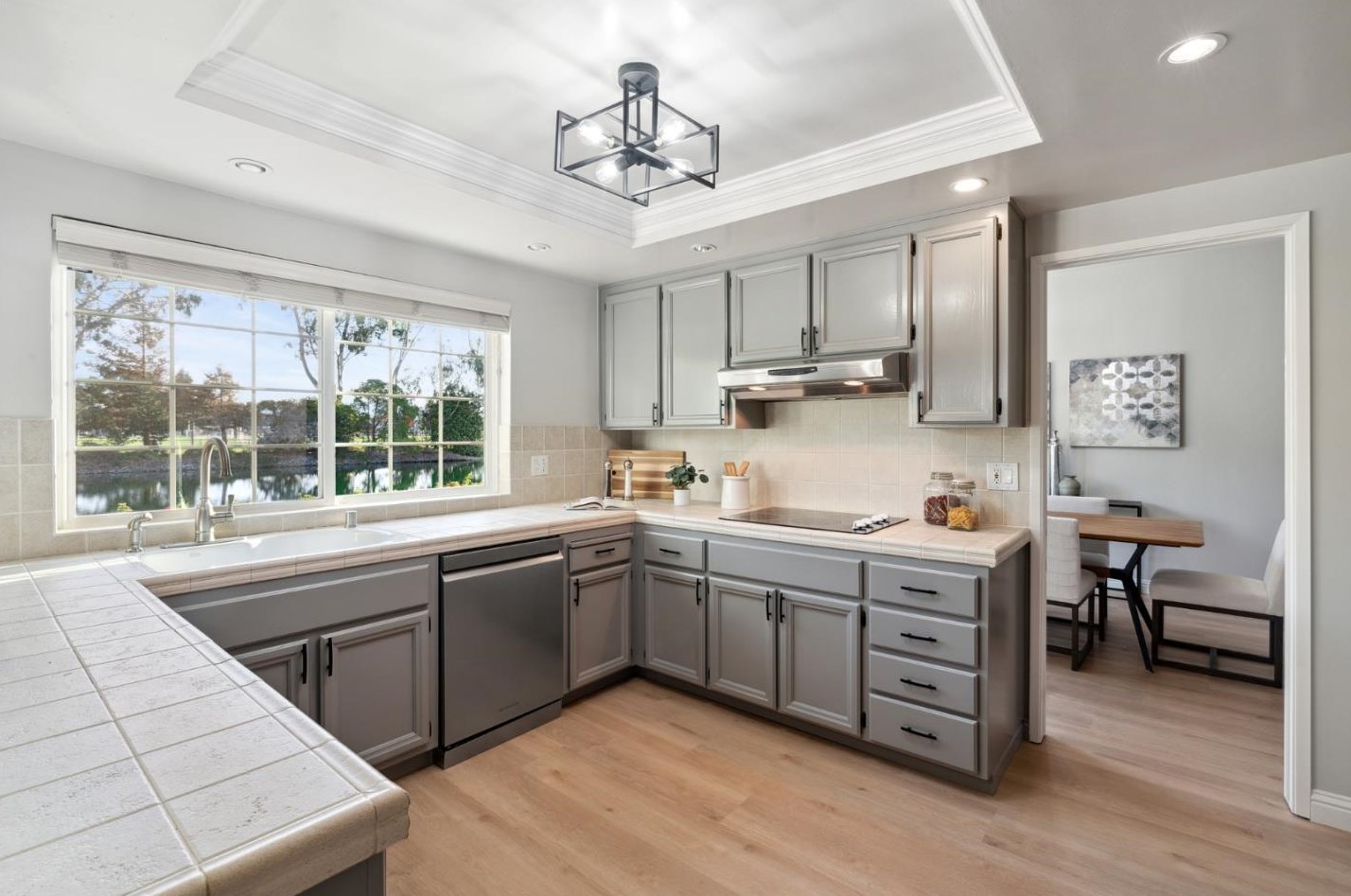 918 Aruba Ln, San Mateo CA  94404-3802 exterior
