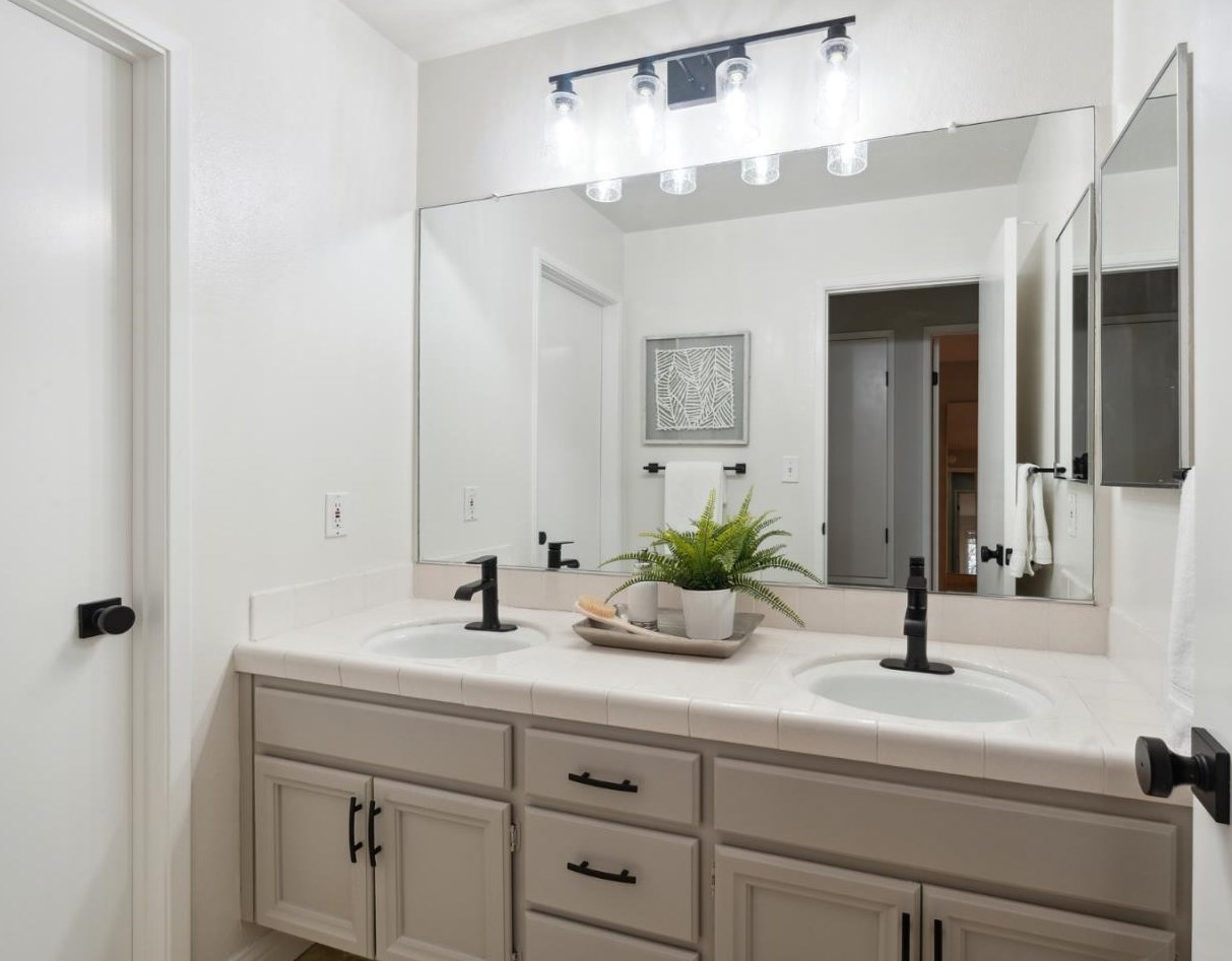 918 Aruba Ln, San Mateo CA  94404-3802 exterior