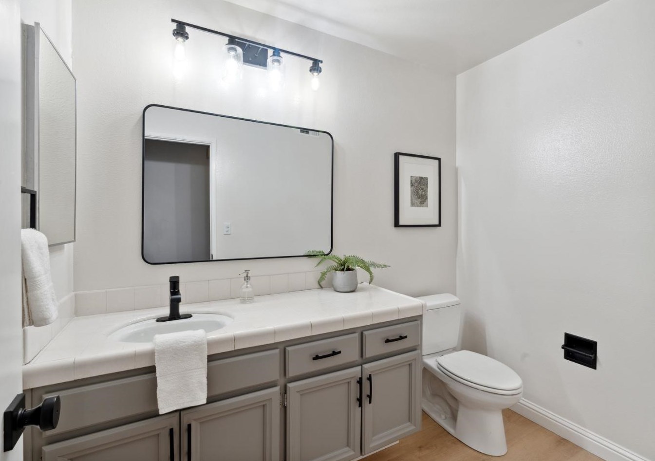 918 Aruba Ln, San Mateo CA  94404-3802 exterior