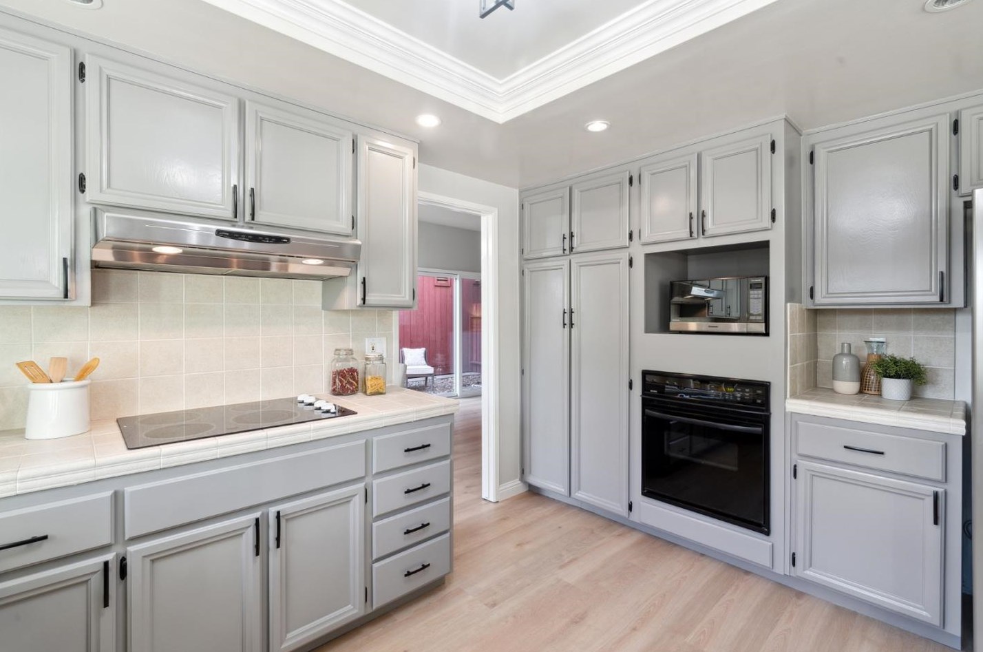 918 Aruba Ln, San Mateo CA  94404-3802 exterior