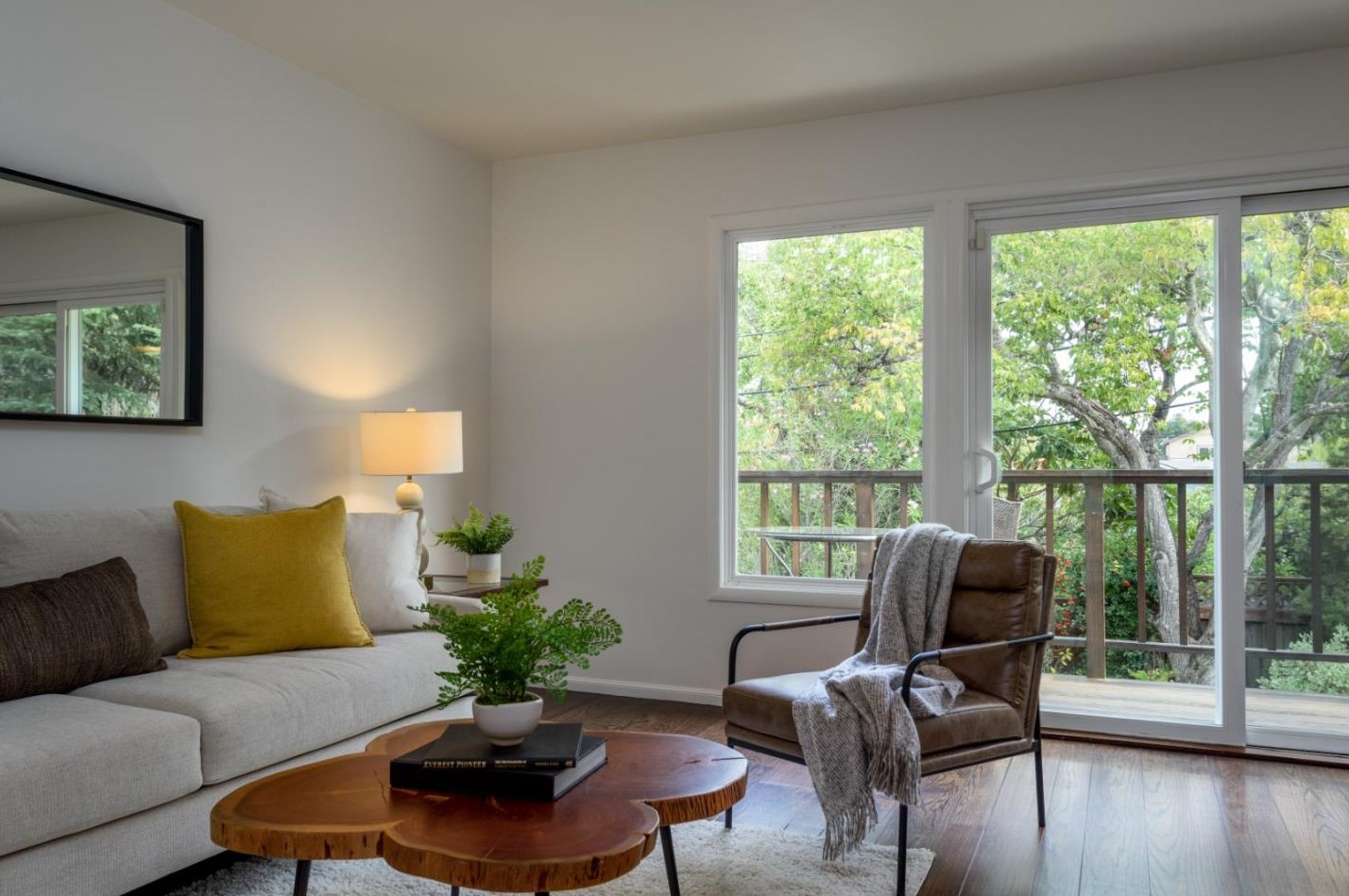 4001 Wilshire Ave, San Mateo CA  94403-4166 exterior