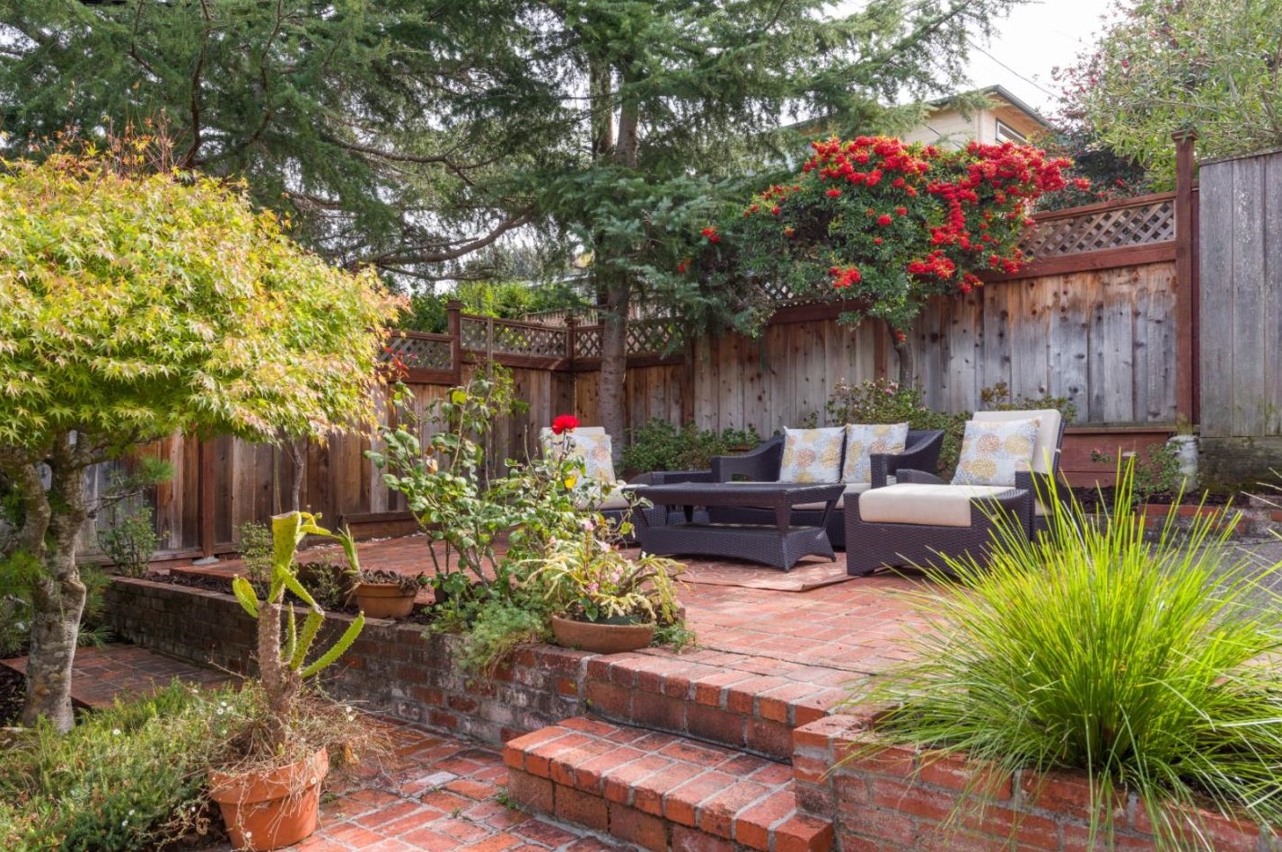 4001 Wilshire Ave, San Mateo CA  94403-4166 exterior