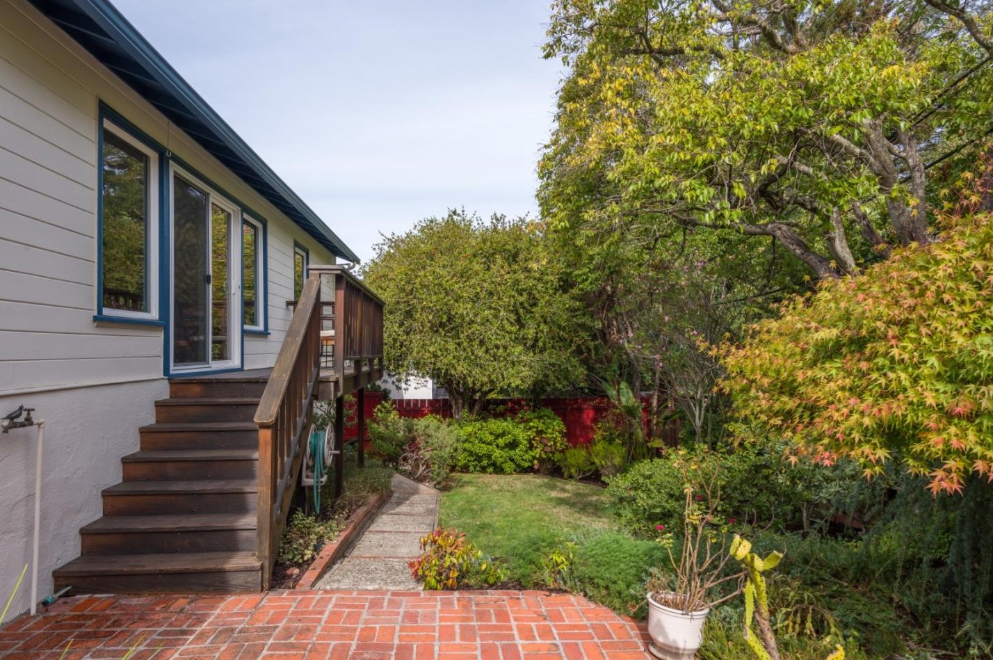 4001 Wilshire Ave, San Mateo CA  94403-4166 exterior