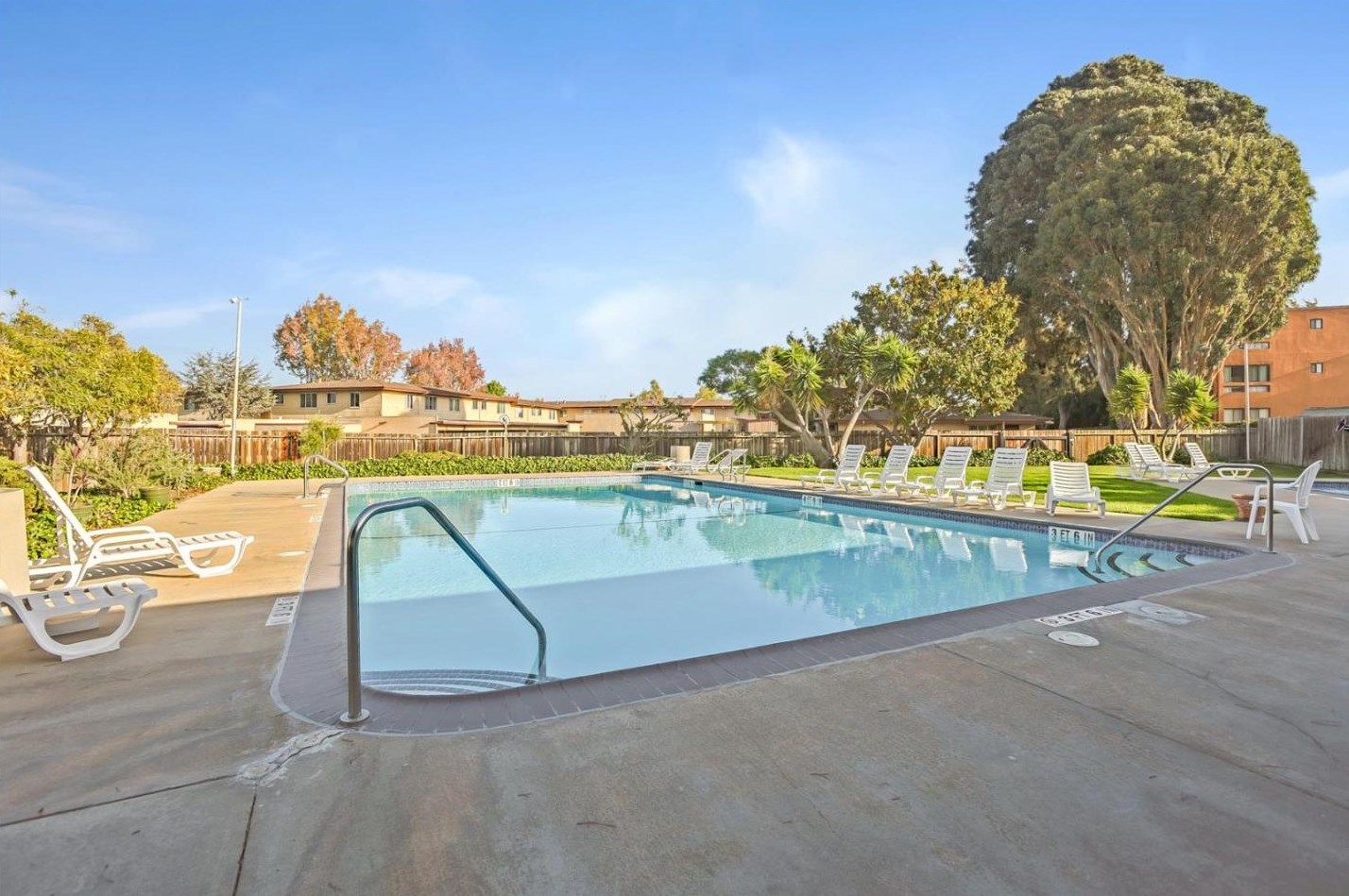 1608 Marina Ct, San Mateo CA  94403-5572 exterior