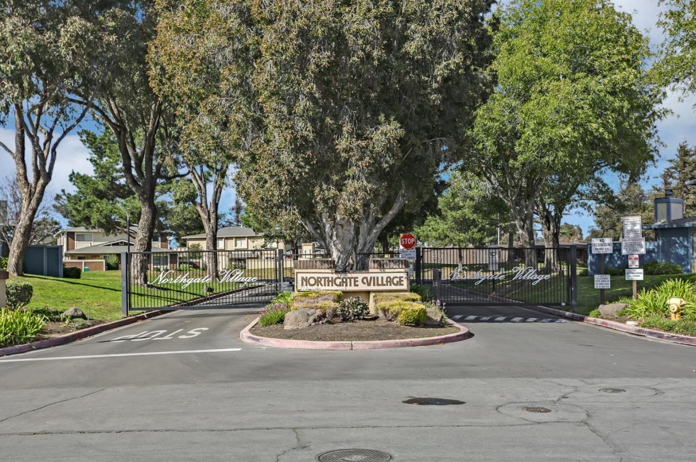 1811 Cherokee Dr, Salinas CA  93906-2356 exterior