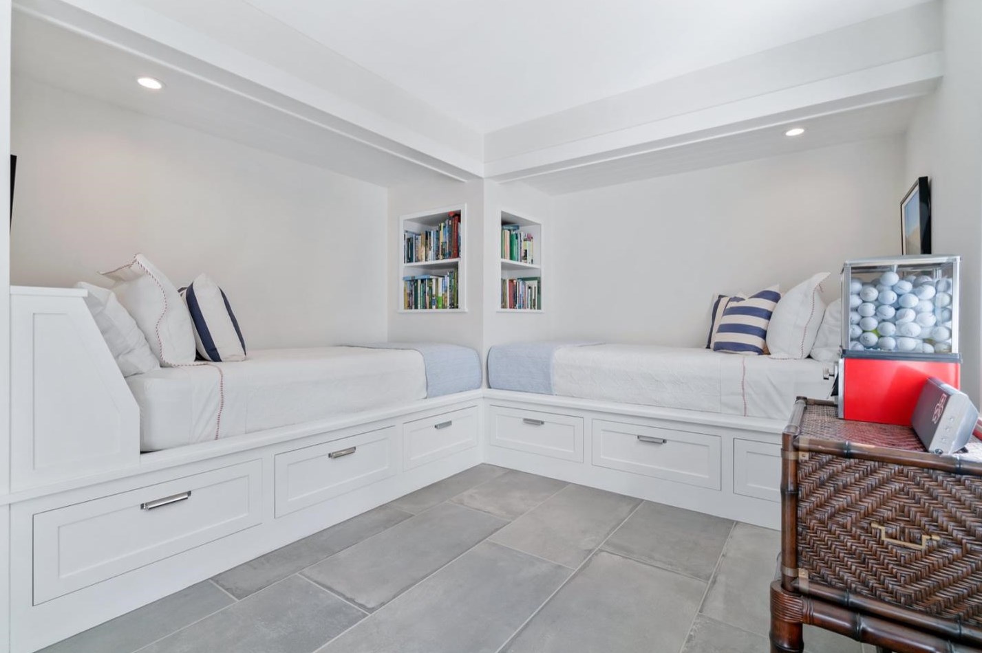 39 Hollins Dr, Santa Cruz CA  95060-1804 exterior