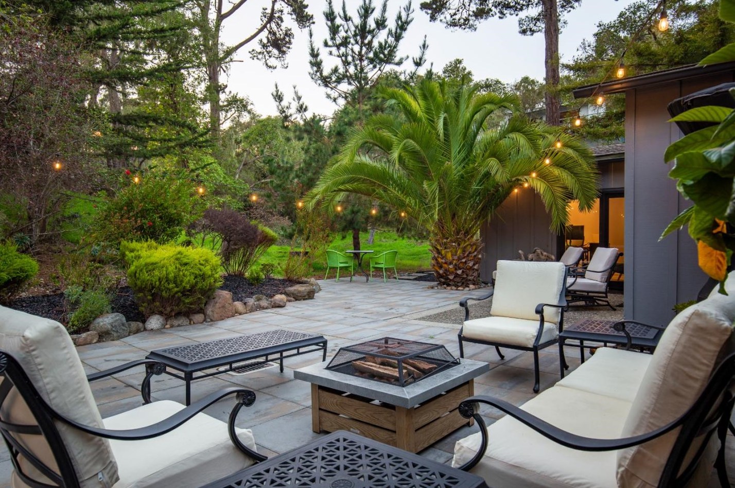 1086 Alameda St, Monterey CA  93940-4451 exterior