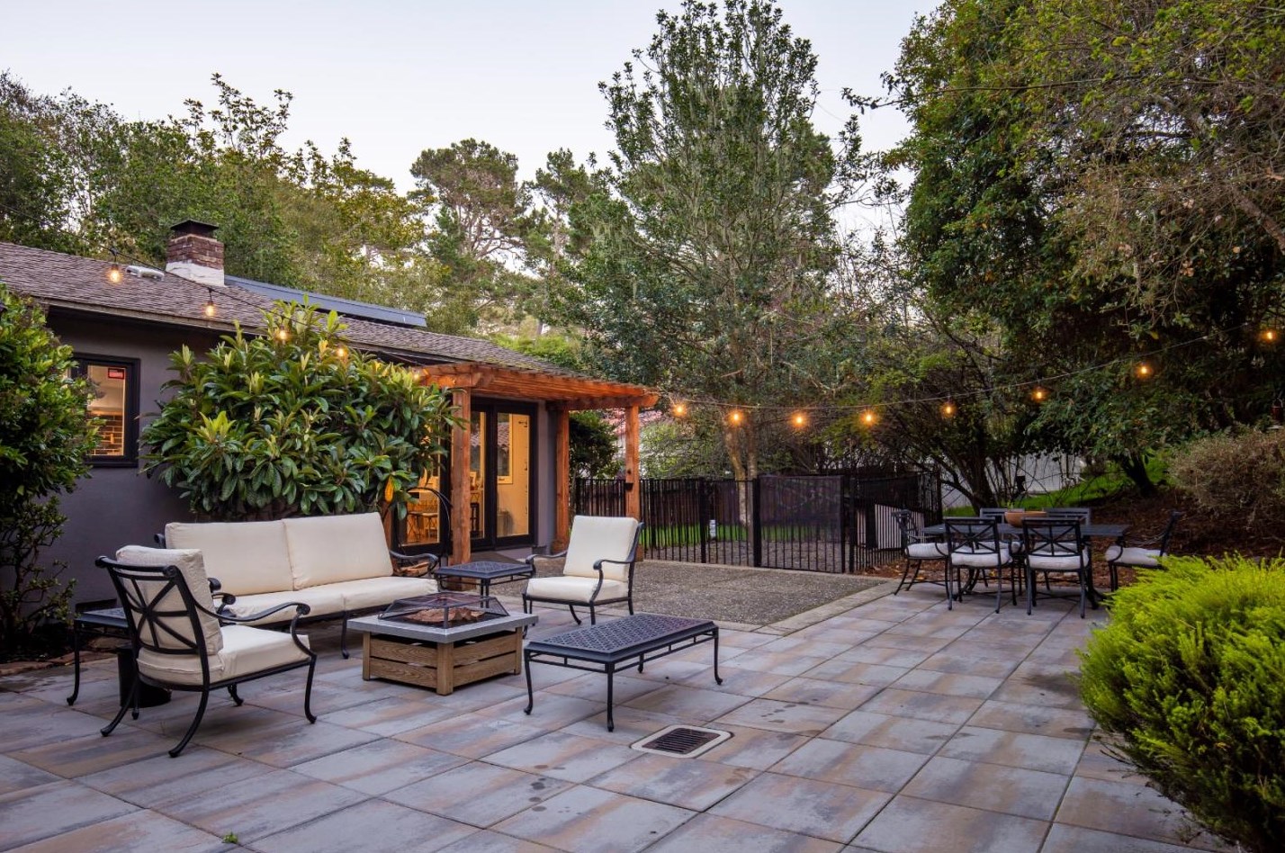 1086 Alameda St, Monterey CA  93940-4451 exterior