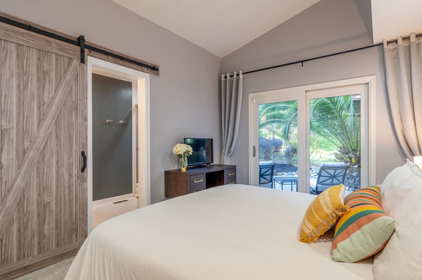 1086 Alameda St, Monterey CA  93940-4451 exterior