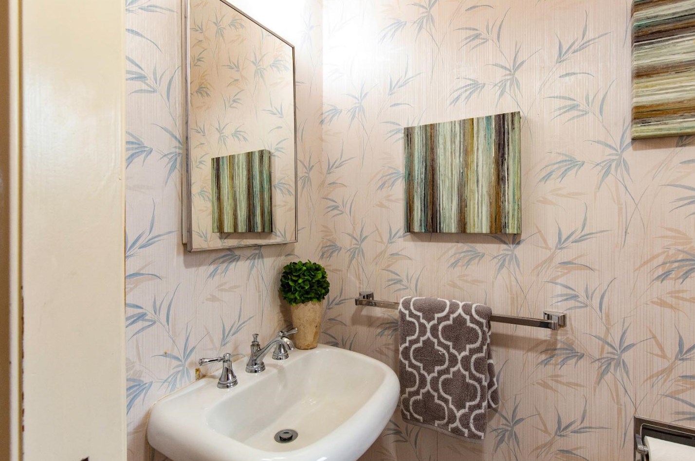 19930 Garnett Ct, Saratoga CA  95070-3801 exterior