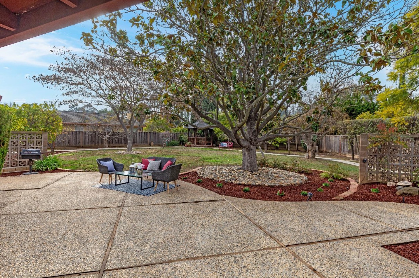 19930 Garnett Ct, Saratoga CA  95070-3801 exterior