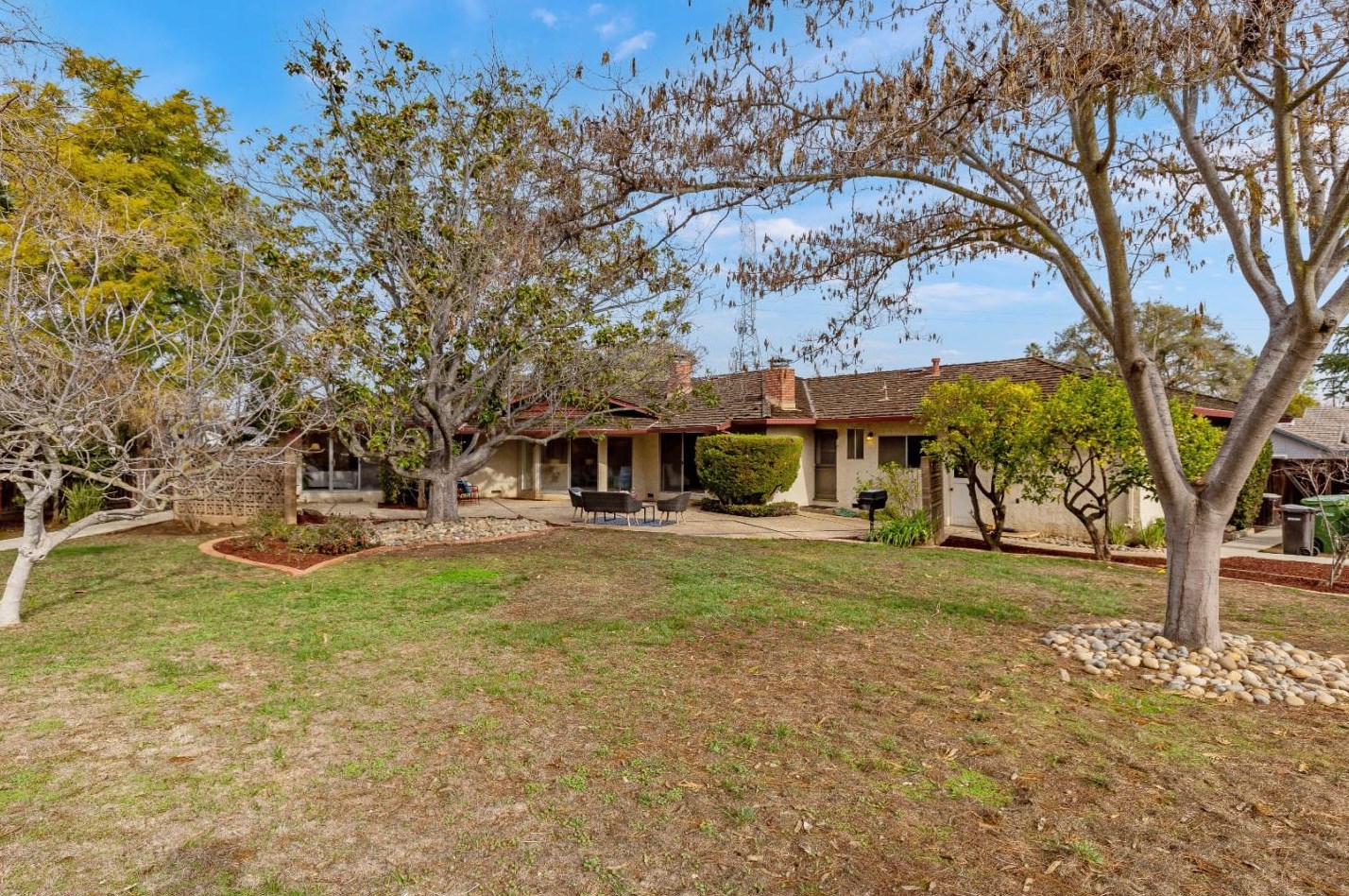 19930 Garnett Ct, Saratoga CA  95070-3801 exterior