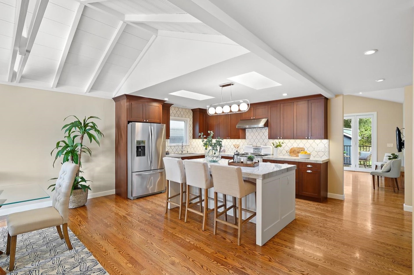 318 24th Ave, San Mateo CA  94403-2230 exterior