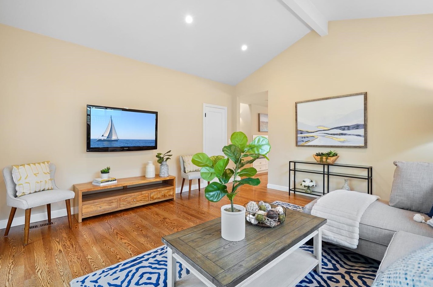 318 24th Ave, San Mateo CA  94403-2230 exterior