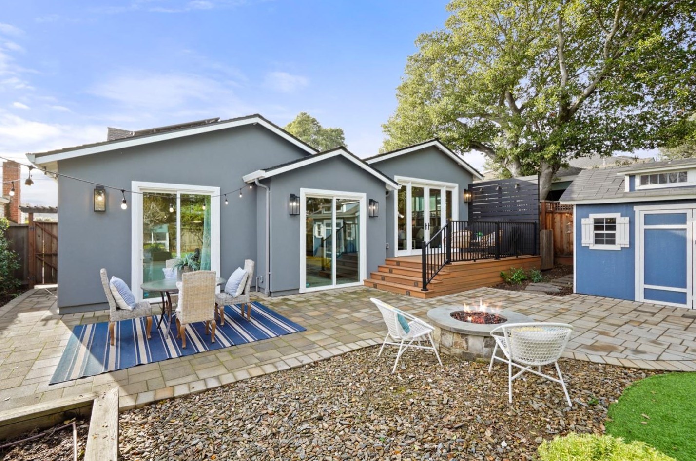 318 24th Ave, San Mateo CA  94403-2230 exterior