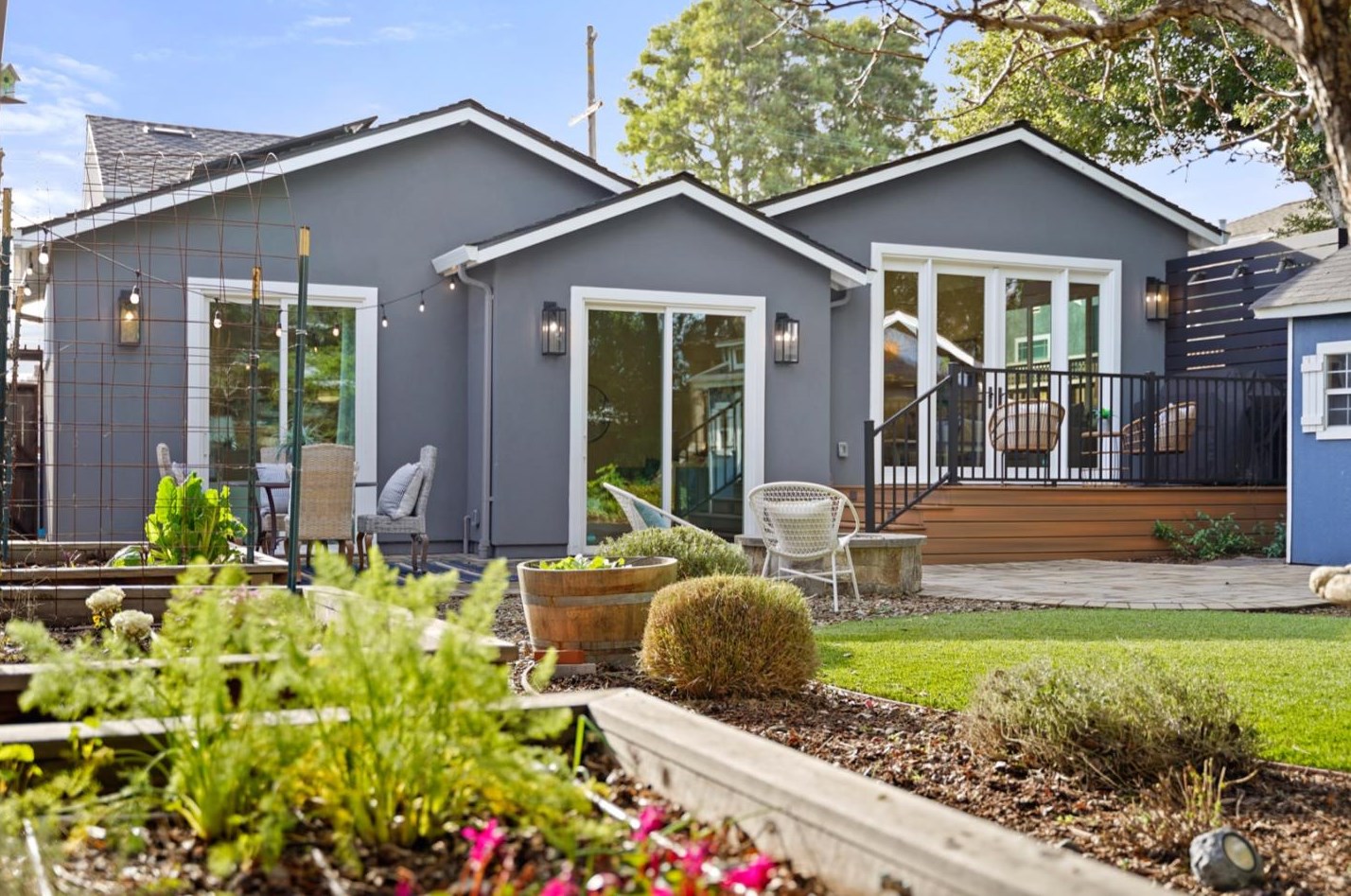 318 24th Ave, San Mateo CA  94403-2230 exterior