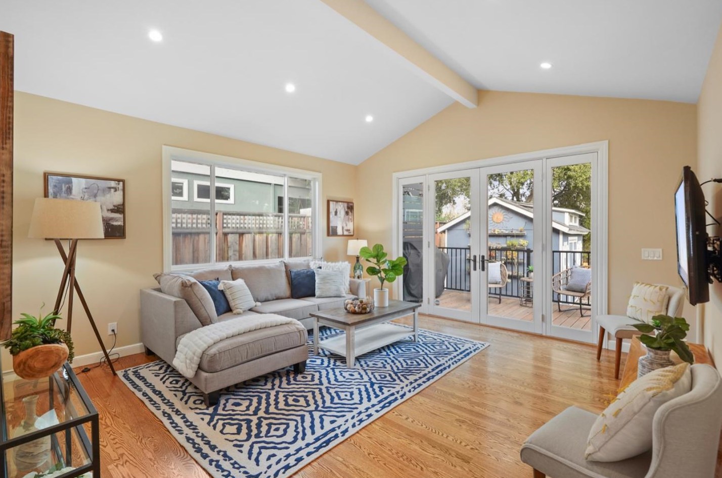 318 24th Ave, San Mateo CA  94403-2230 exterior